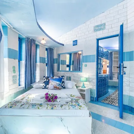 Paco's Superior 6 Apartment